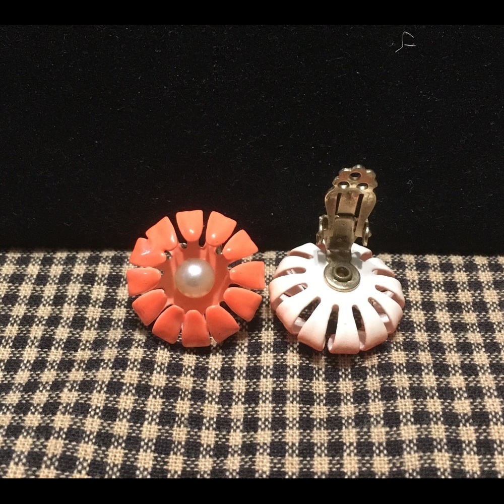 Vintage metal clip earrings